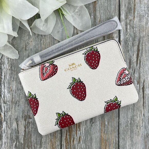 Authentic Coach Corner Zip Wristlet With Strawberry Print Wallet Bag Purse - Picture 1 of 8